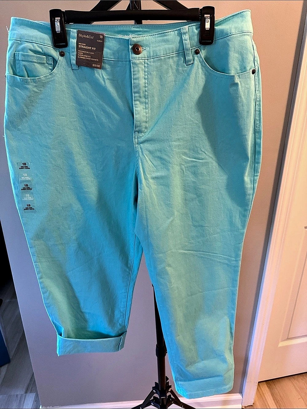 Style&Co Mid Rise Straight Fit Curvy Capri Jeans Blue Waist 18
